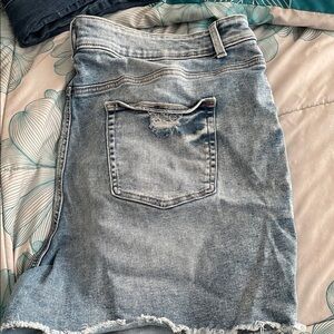 Light Wash Denim shorts with Frayed Hem